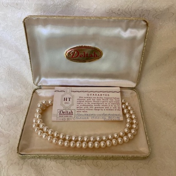 1950's Delta Simulated Pearls With Original Box - Picture 5 of 13